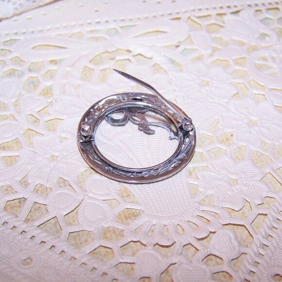Art Deco Sterling Silver Filigree Pin Brooch - Circle with a Bow - Picture 6 of 6